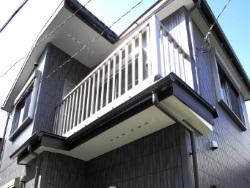 用途：住宅　所在地：東京都足立区　構造：木造軸組(二階建)　外装：屋根 ガルバリウム鋼板　外壁 サイディング張り　内部仕上げ：天井クロス、壁クロス、床フローリング