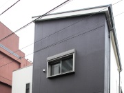 用途：住宅　所在地：東京都足立区　構造：鉄骨造(二階建)　外装：屋根シート防水　外壁ALC版吹付タイル　内部仕上げ：天井クロス、壁クロス、床フローリング